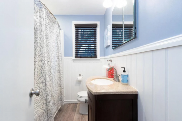 location1_bathroom